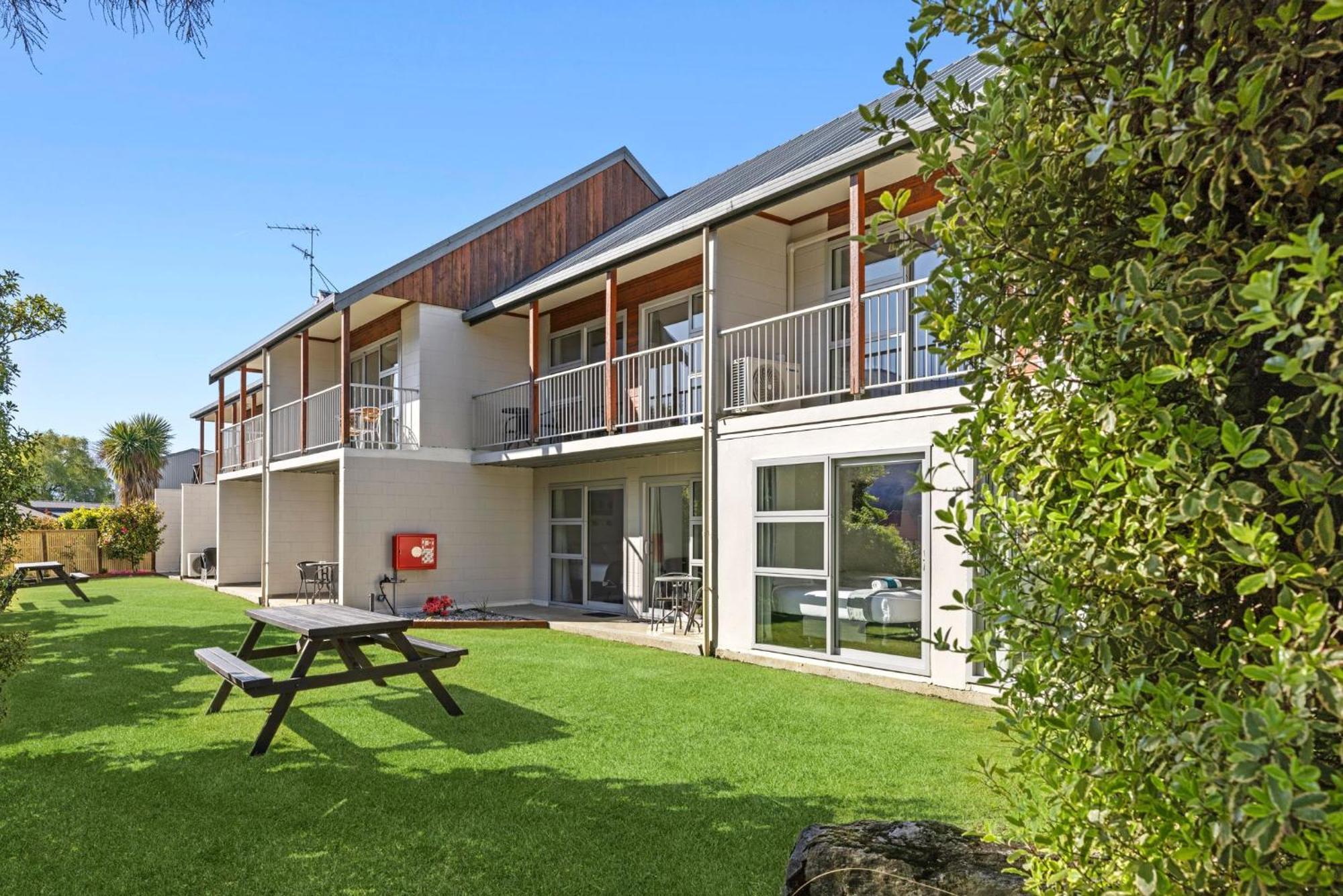 Asure Brookvale Motel Wanaka Bagian luar foto