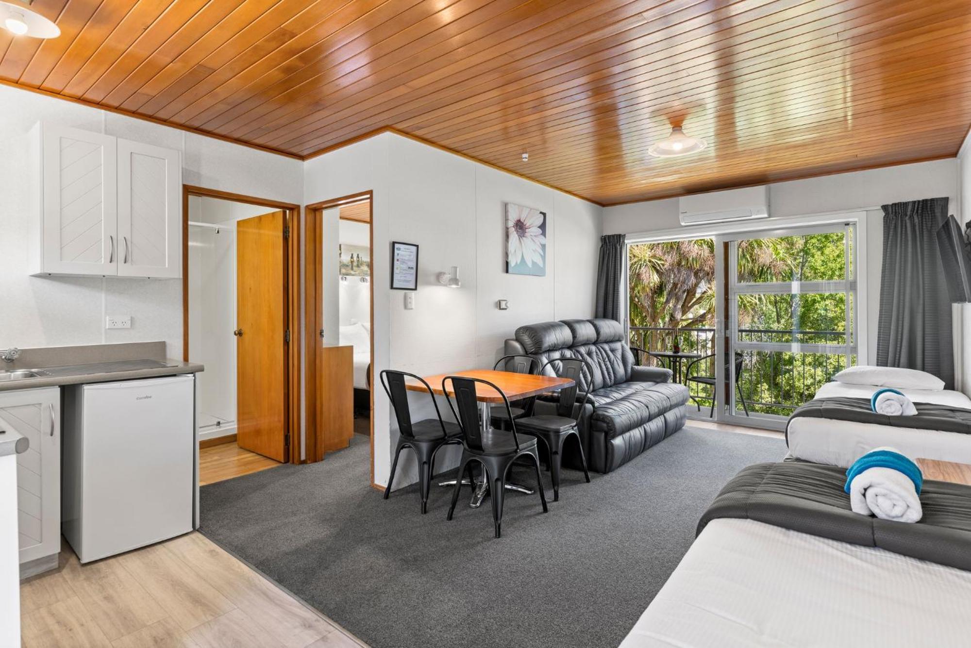 Asure Brookvale Motel Wanaka Bagian luar foto