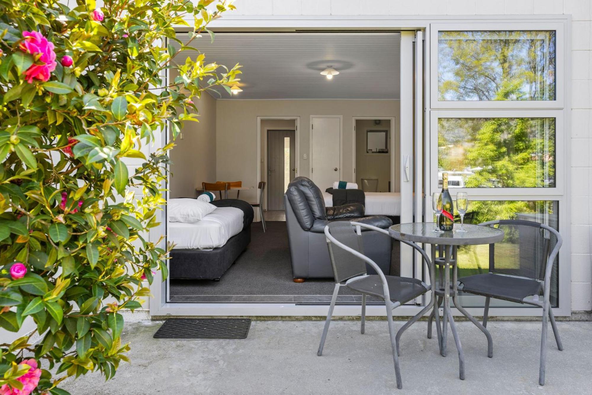 Asure Brookvale Motel Wanaka Bagian luar foto