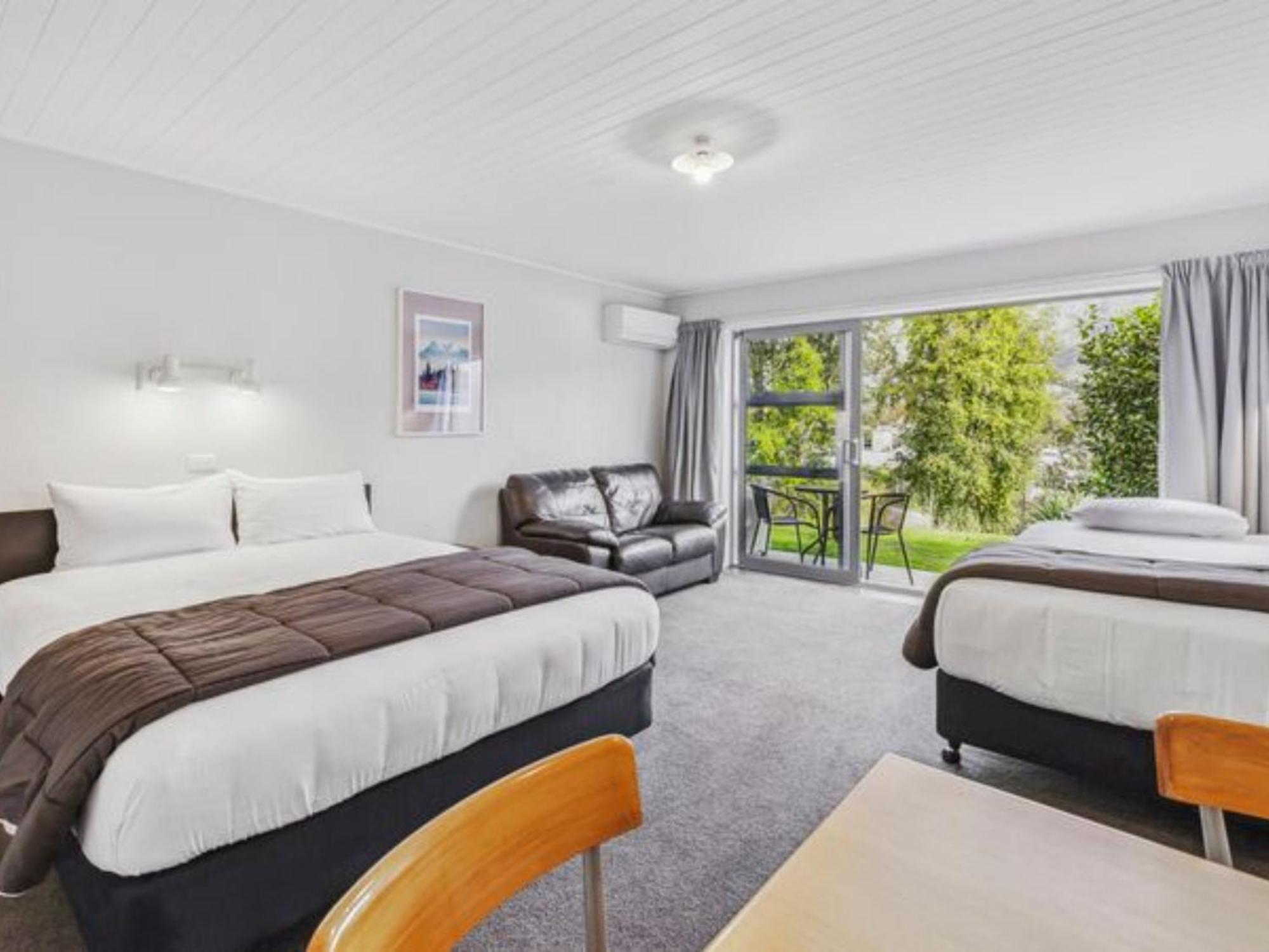 Asure Brookvale Motel Wanaka Bagian luar foto