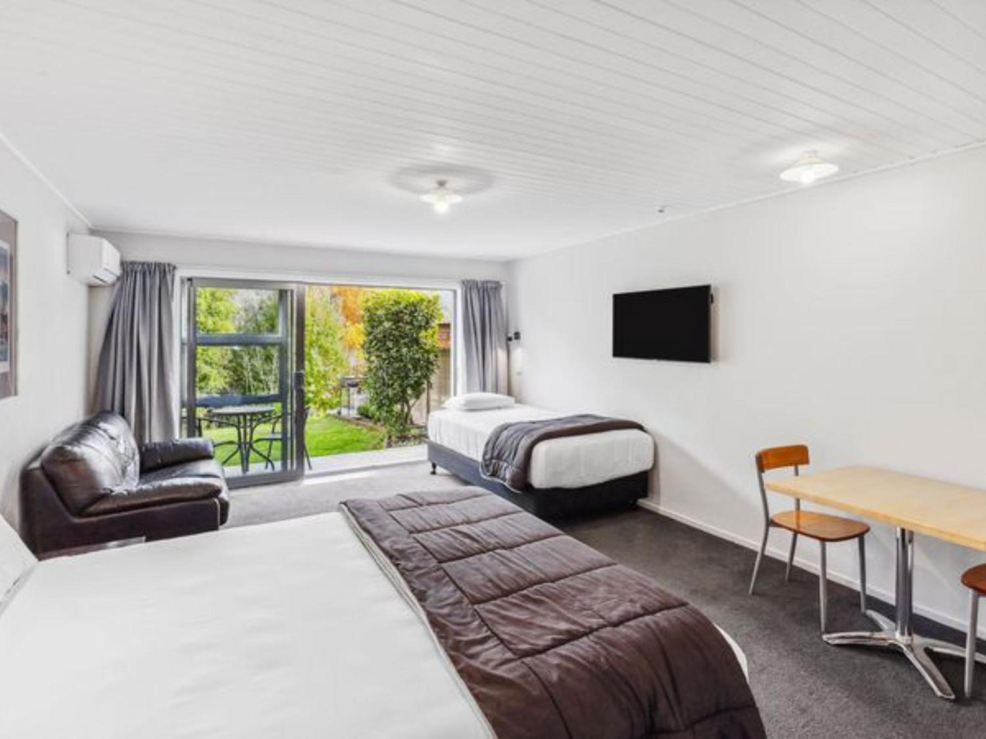 Asure Brookvale Motel Wanaka Bagian luar foto