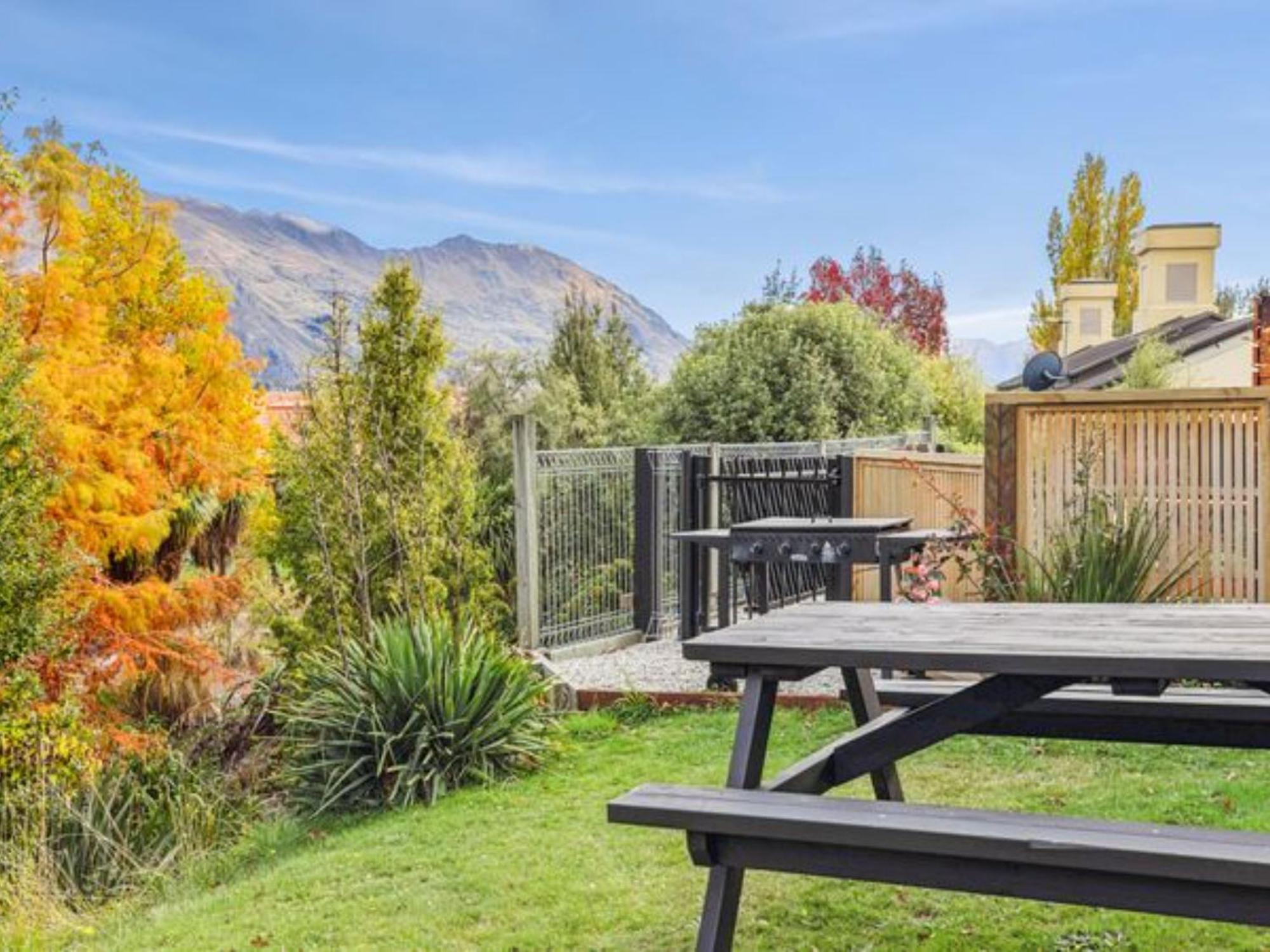 Asure Brookvale Motel Wanaka Bagian luar foto