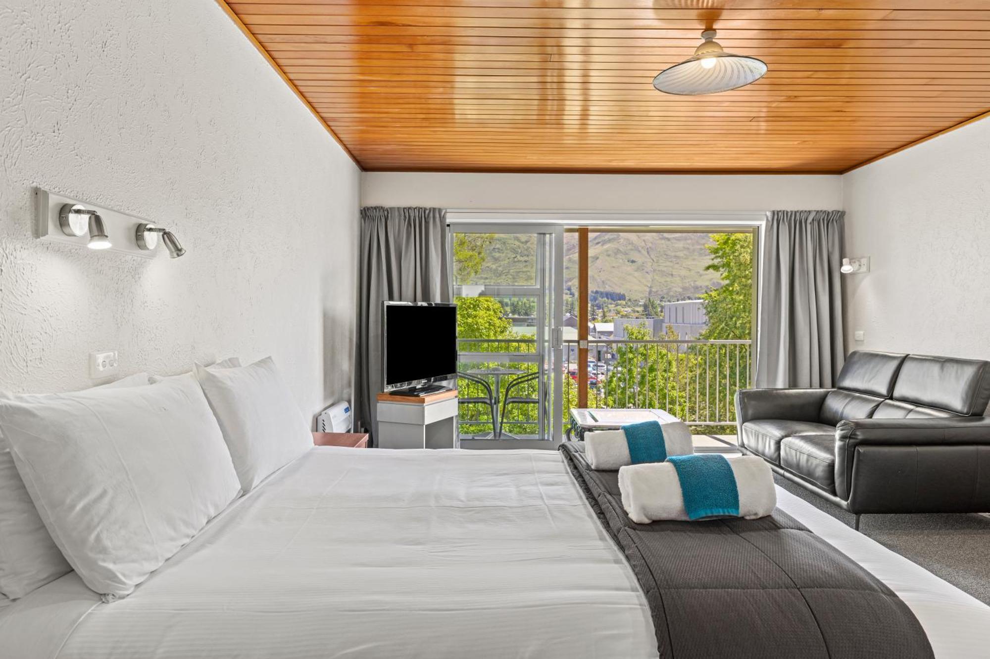 Asure Brookvale Motel Wanaka Bagian luar foto